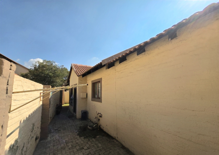 2 Bedroom Property for Sale in Noordwyk Gauteng