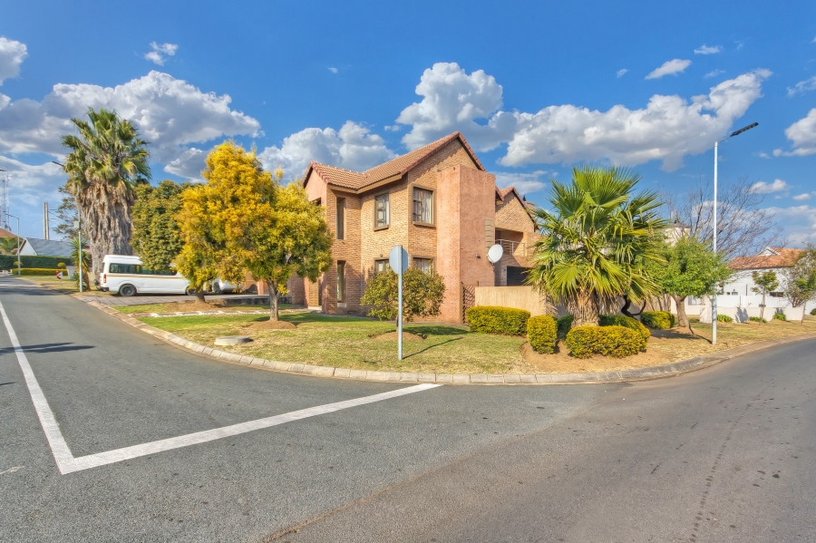 4 Bedroom Property for Sale in Kosmosdal Gauteng