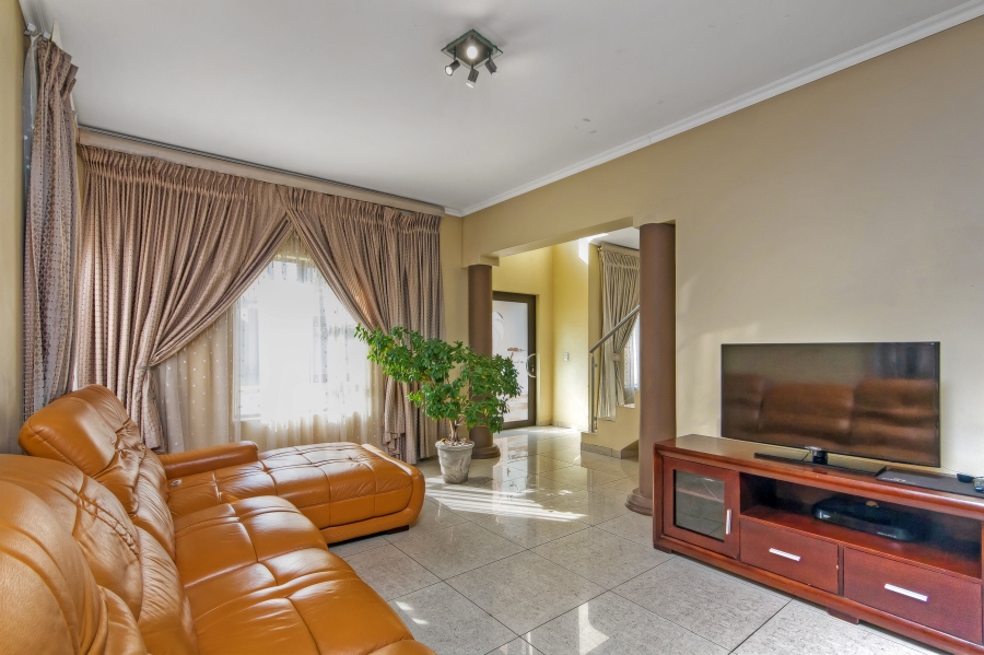 4 Bedroom Property for Sale in Kosmosdal Gauteng