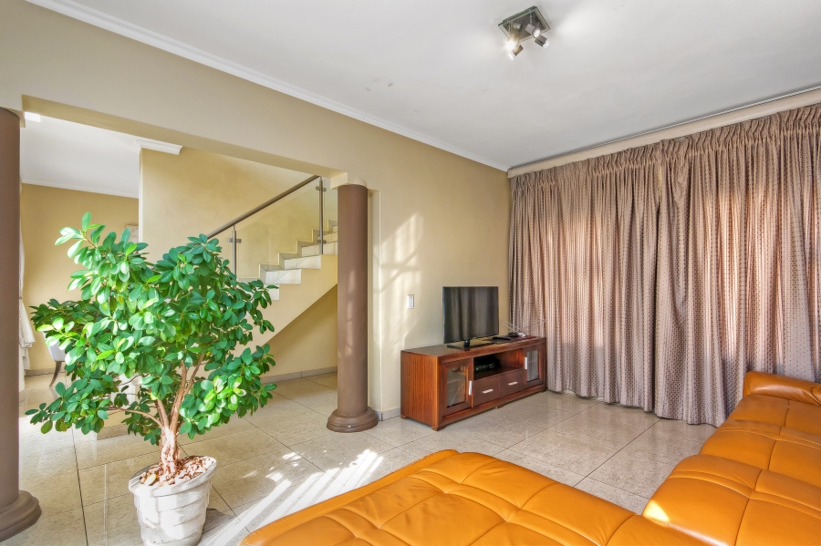 4 Bedroom Property for Sale in Kosmosdal Gauteng