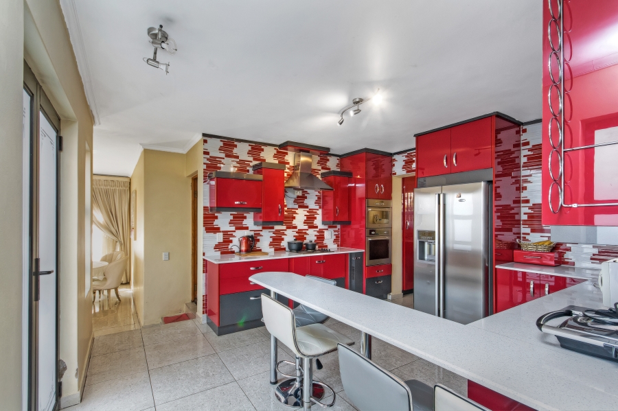 4 Bedroom Property for Sale in Kosmosdal Gauteng