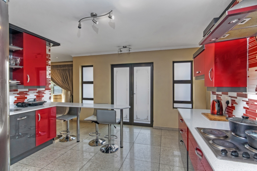 4 Bedroom Property for Sale in Kosmosdal Gauteng