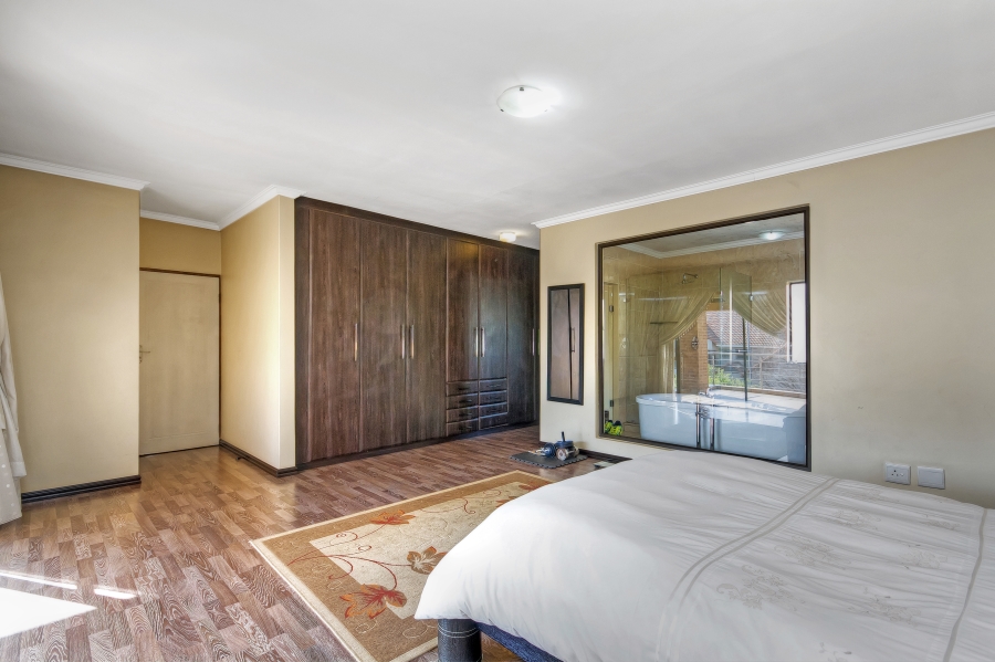 4 Bedroom Property for Sale in Kosmosdal Gauteng