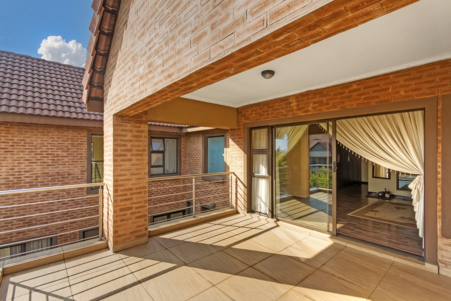 4 Bedroom Property for Sale in Kosmosdal Gauteng