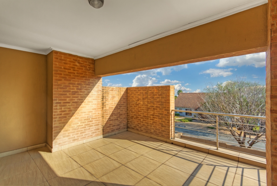 4 Bedroom Property for Sale in Kosmosdal Gauteng