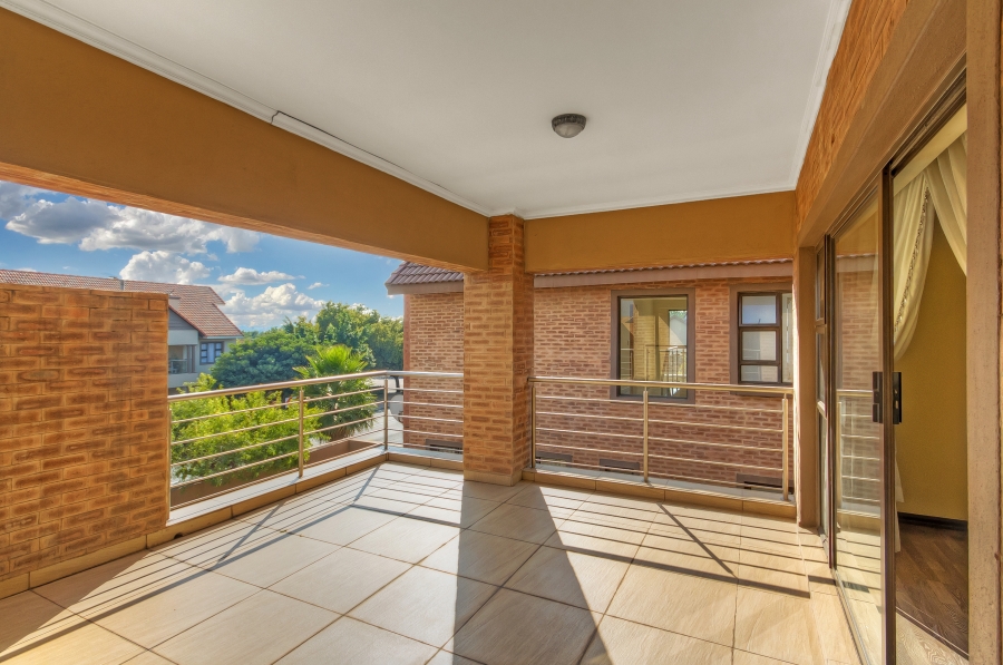 4 Bedroom Property for Sale in Kosmosdal Gauteng