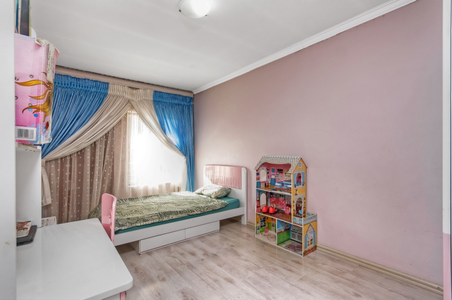 4 Bedroom Property for Sale in Kosmosdal Gauteng