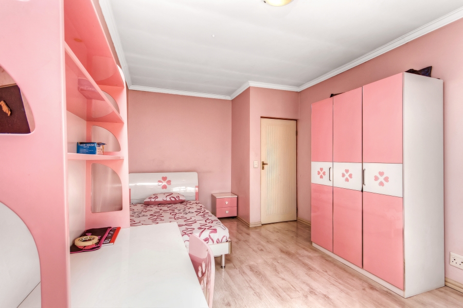 4 Bedroom Property for Sale in Kosmosdal Gauteng