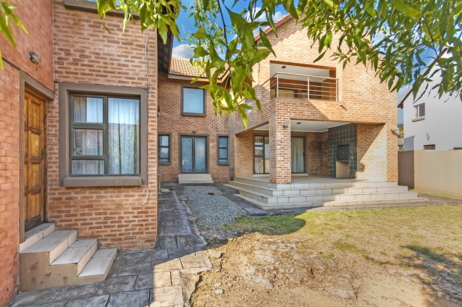 4 Bedroom Property for Sale in Kosmosdal Gauteng