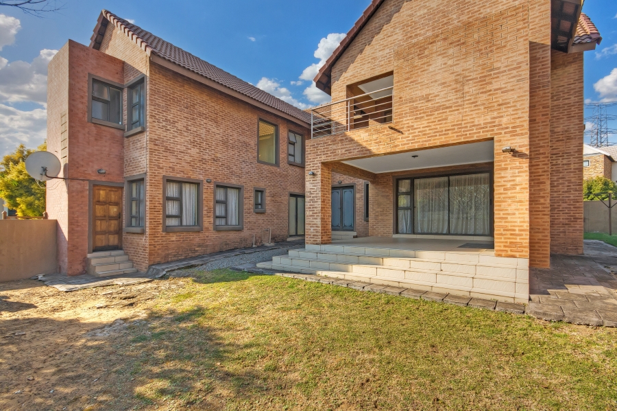 4 Bedroom Property for Sale in Kosmosdal Gauteng
