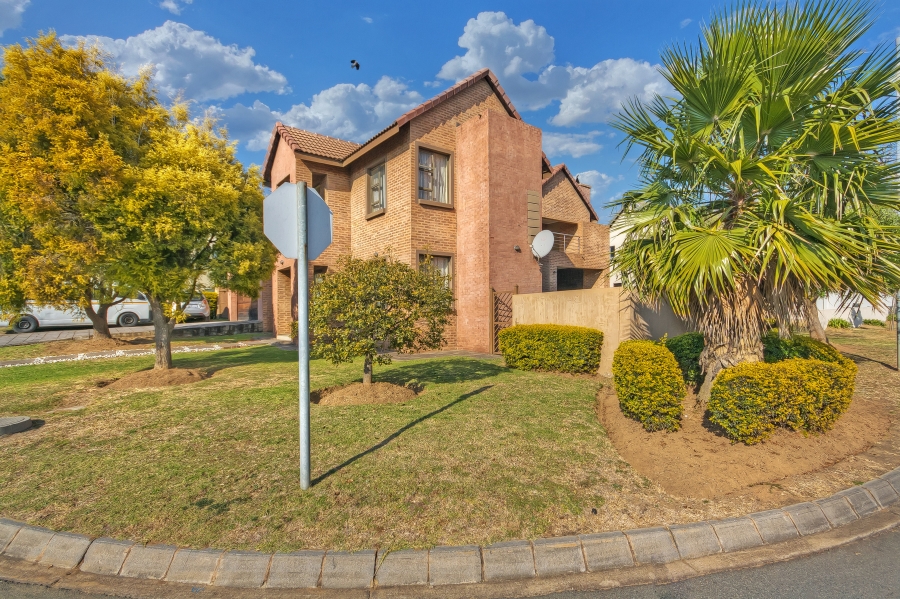 4 Bedroom Property for Sale in Kosmosdal Gauteng
