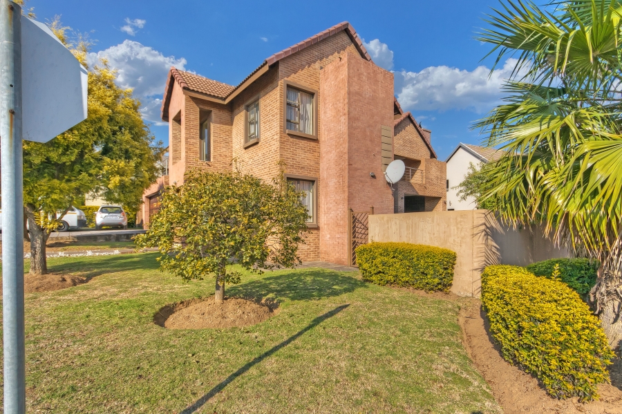 4 Bedroom Property for Sale in Kosmosdal Gauteng