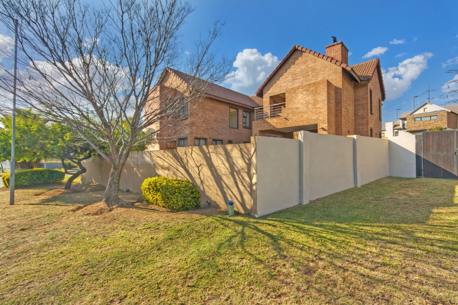 4 Bedroom Property for Sale in Kosmosdal Gauteng