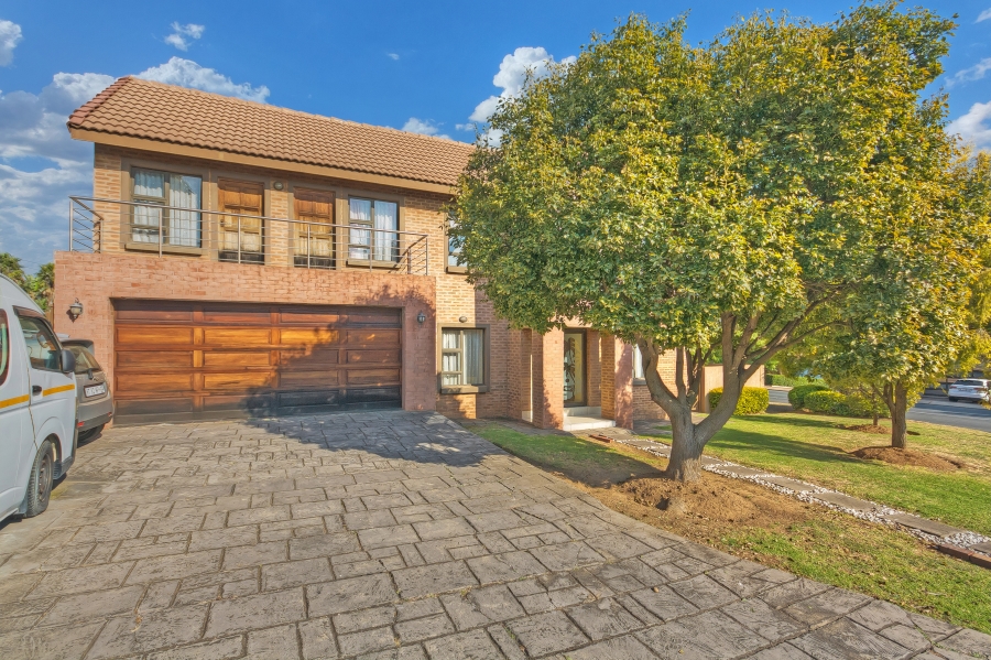 4 Bedroom Property for Sale in Kosmosdal Gauteng