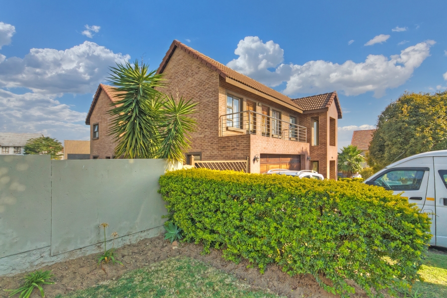 4 Bedroom Property for Sale in Kosmosdal Gauteng
