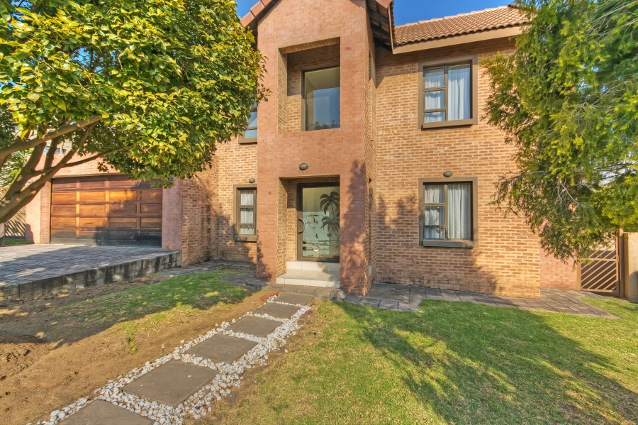 4 Bedroom Property for Sale in Kosmosdal Gauteng