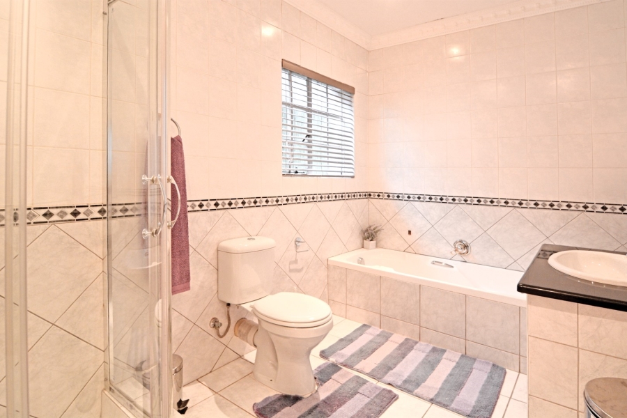 3 Bedroom Property for Sale in Beverley Gardens Gauteng