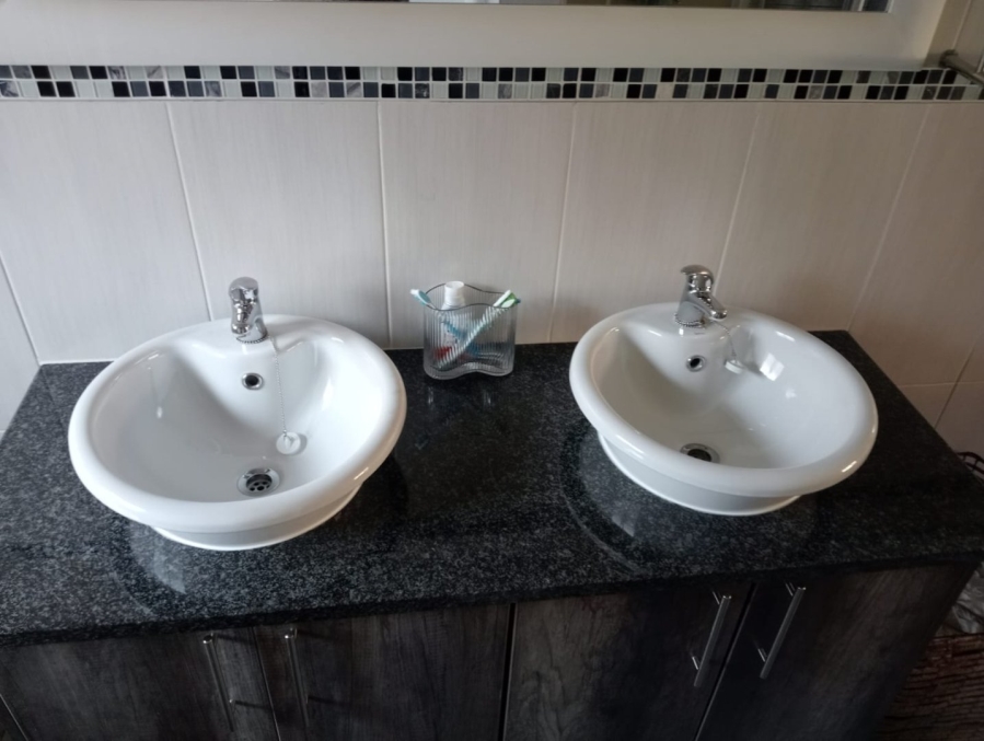 3 Bedroom Property for Sale in Greenhills Gauteng