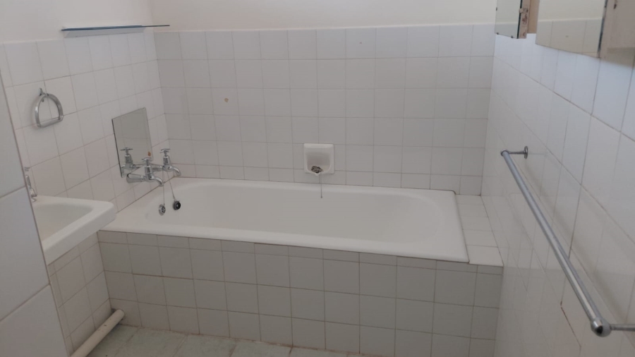 2 Bedroom Property for Sale in Greenhills Gauteng