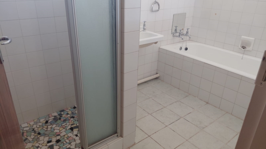2 Bedroom Property for Sale in Greenhills Gauteng