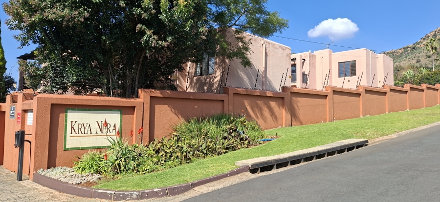 2 Bedroom Property for Sale in Little Falls Gauteng
