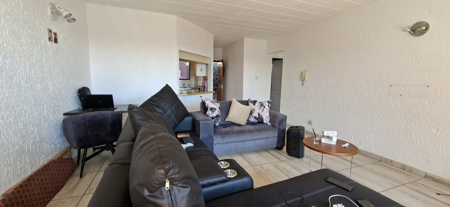 2 Bedroom Property for Sale in Little Falls Gauteng