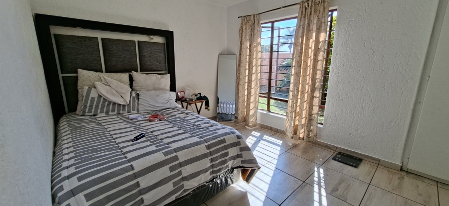 2 Bedroom Property for Sale in Little Falls Gauteng
