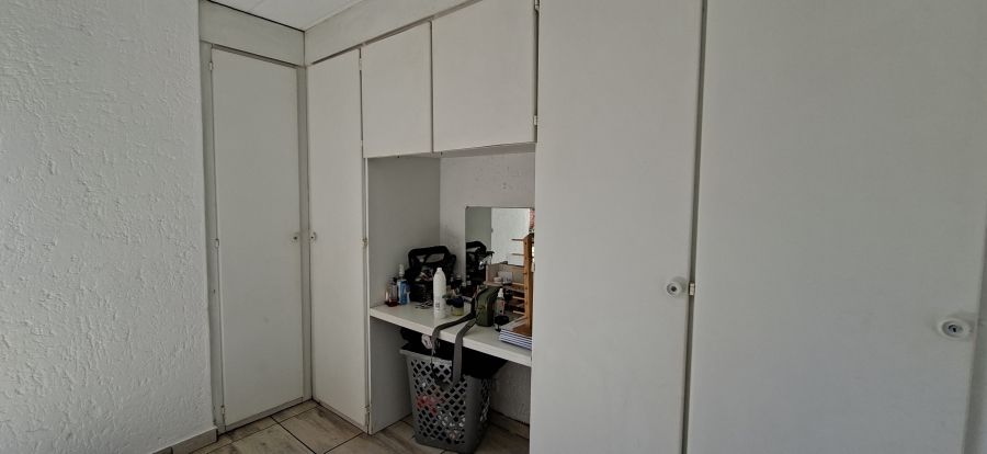 2 Bedroom Property for Sale in Little Falls Gauteng