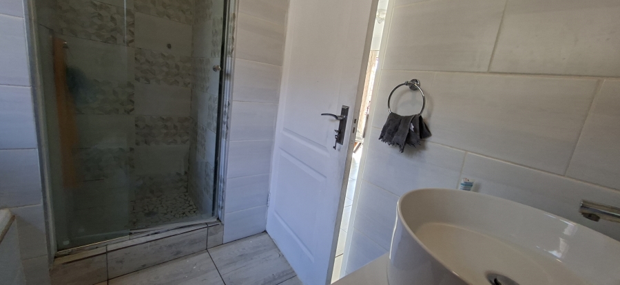 2 Bedroom Property for Sale in Little Falls Gauteng