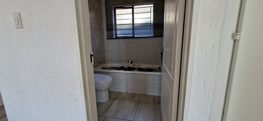2 Bedroom Property for Sale in Little Falls Gauteng