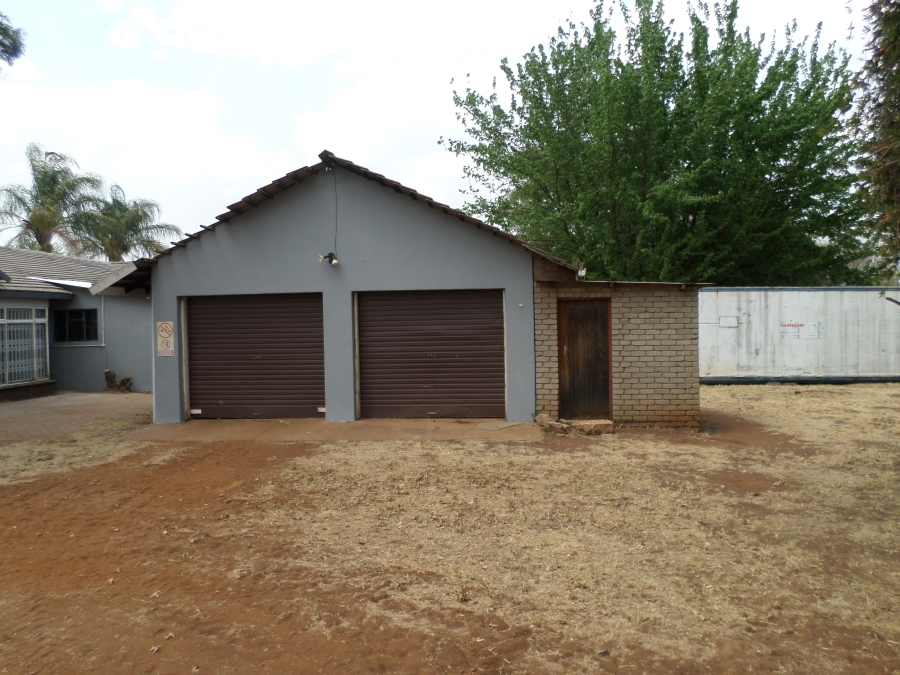 To Let 2 Bedroom Property for Rent in Knoppieslaagte Gauteng