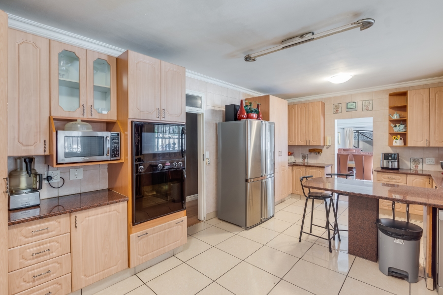7 Bedroom Property for Sale in Morningside Gauteng
