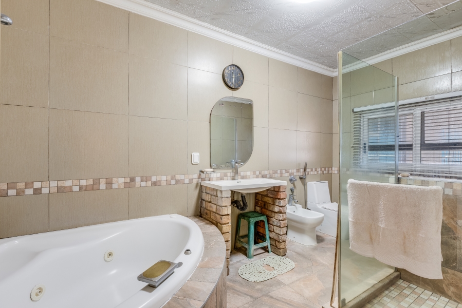 7 Bedroom Property for Sale in Morningside Gauteng