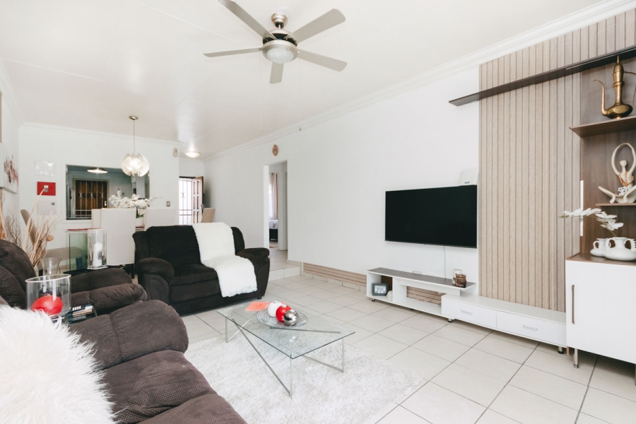 2 Bedroom Property for Sale in Weltevreden Park Gauteng