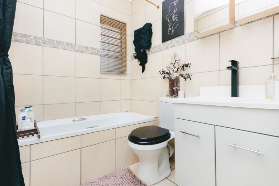 2 Bedroom Property for Sale in Weltevreden Park Gauteng