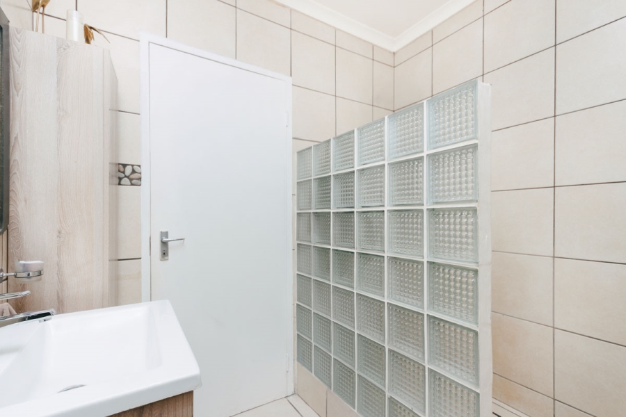 2 Bedroom Property for Sale in Weltevreden Park Gauteng