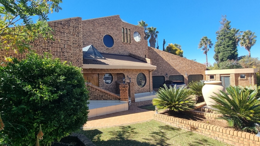 6 Bedroom Property for Sale in Sunward Park Gauteng