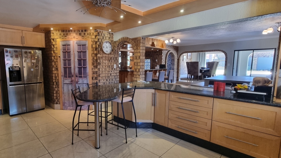 6 Bedroom Property for Sale in Sunward Park Gauteng