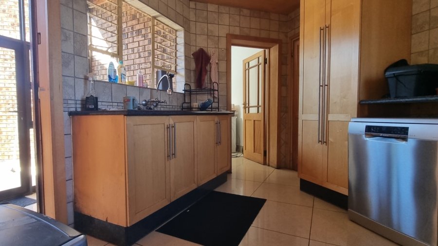 6 Bedroom Property for Sale in Sunward Park Gauteng