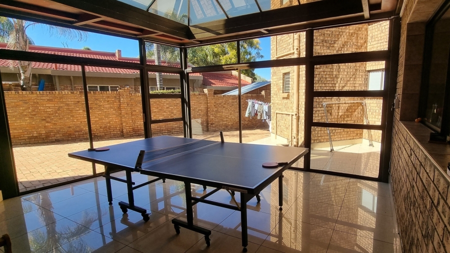 6 Bedroom Property for Sale in Sunward Park Gauteng
