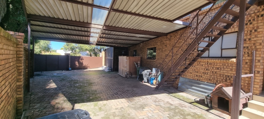 6 Bedroom Property for Sale in Sunward Park Gauteng