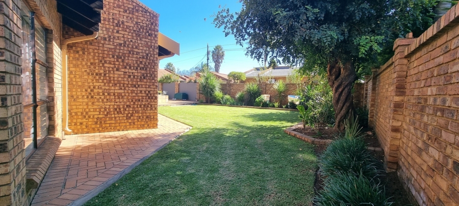 6 Bedroom Property for Sale in Sunward Park Gauteng