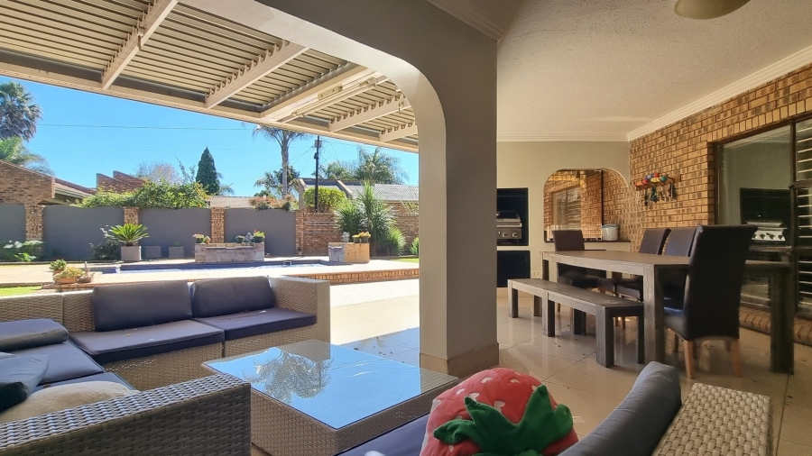 6 Bedroom Property for Sale in Sunward Park Gauteng