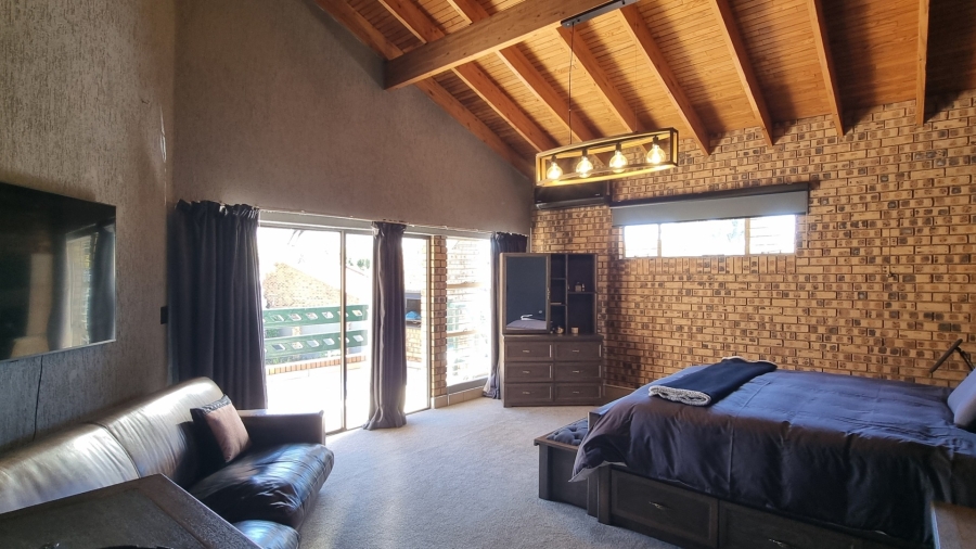 6 Bedroom Property for Sale in Sunward Park Gauteng