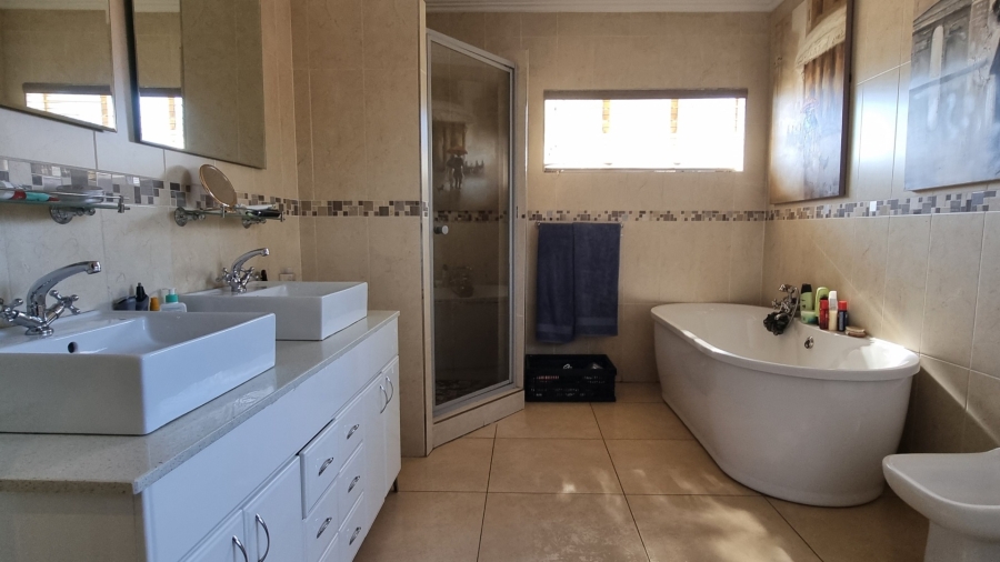 6 Bedroom Property for Sale in Sunward Park Gauteng