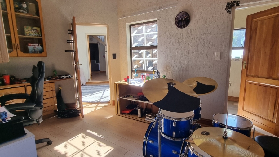 6 Bedroom Property for Sale in Sunward Park Gauteng