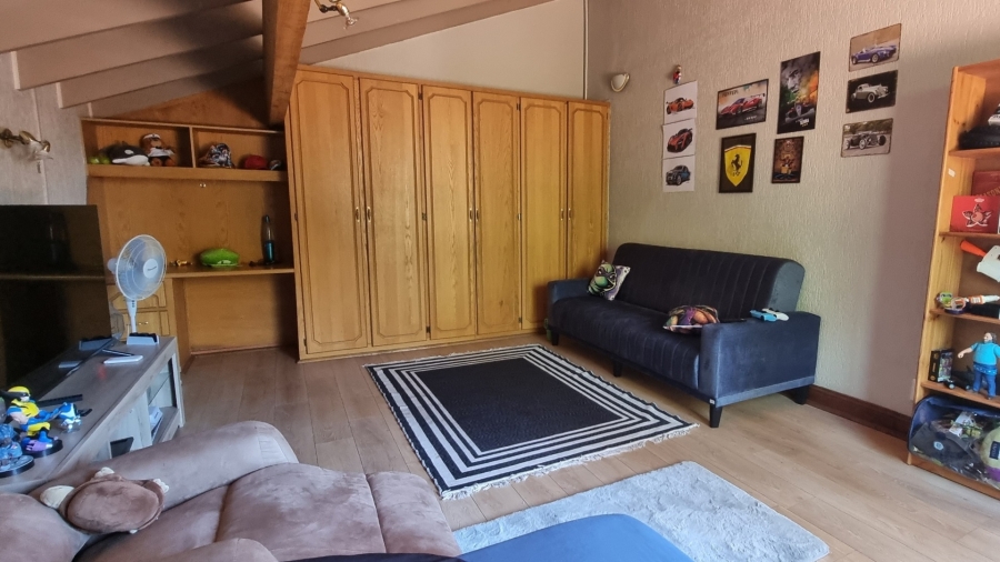 6 Bedroom Property for Sale in Sunward Park Gauteng