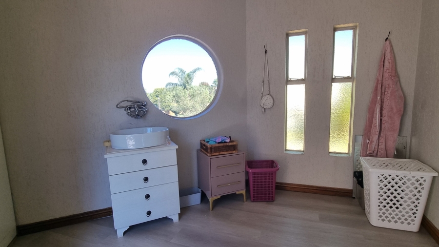 6 Bedroom Property for Sale in Sunward Park Gauteng