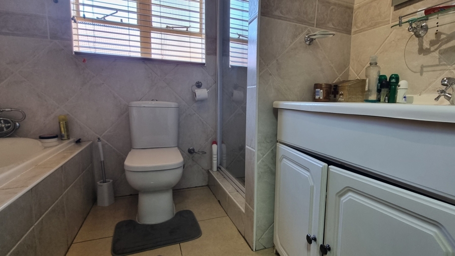 6 Bedroom Property for Sale in Sunward Park Gauteng