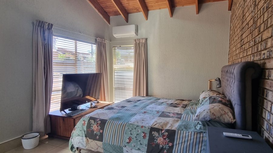 6 Bedroom Property for Sale in Sunward Park Gauteng